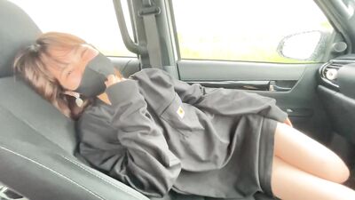 女子大生が彼シャツワンピースでノーパン買い物デート♡ホテルまで我慢できずにそのまま野外カーセックスで大量中出し♡RYO＆YUU♡素人カップル/パイパン/美少女/10代/野外露出/スタイル抜群/スマホ